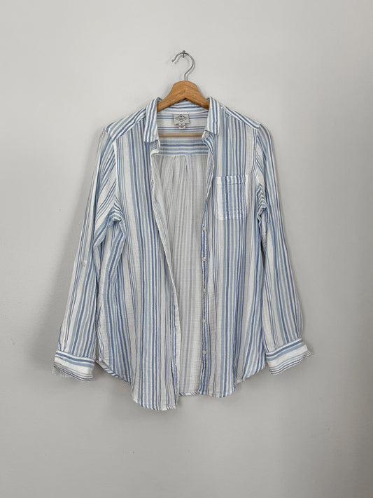 striped beachy button down (med)